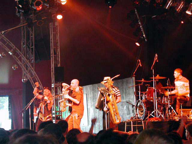 2003_roskilde_gogol_bordello_01.jpg